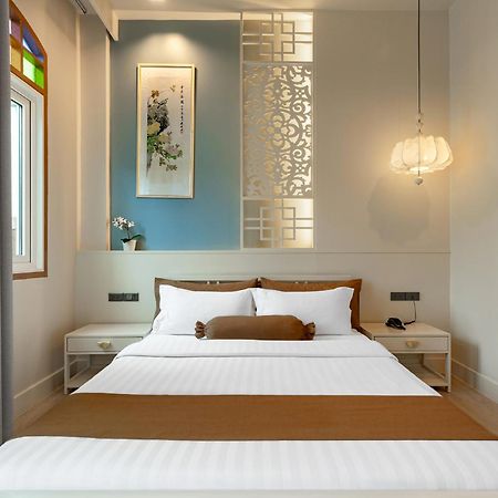 O'Nya Phuket Hotel Екстер'єр фото