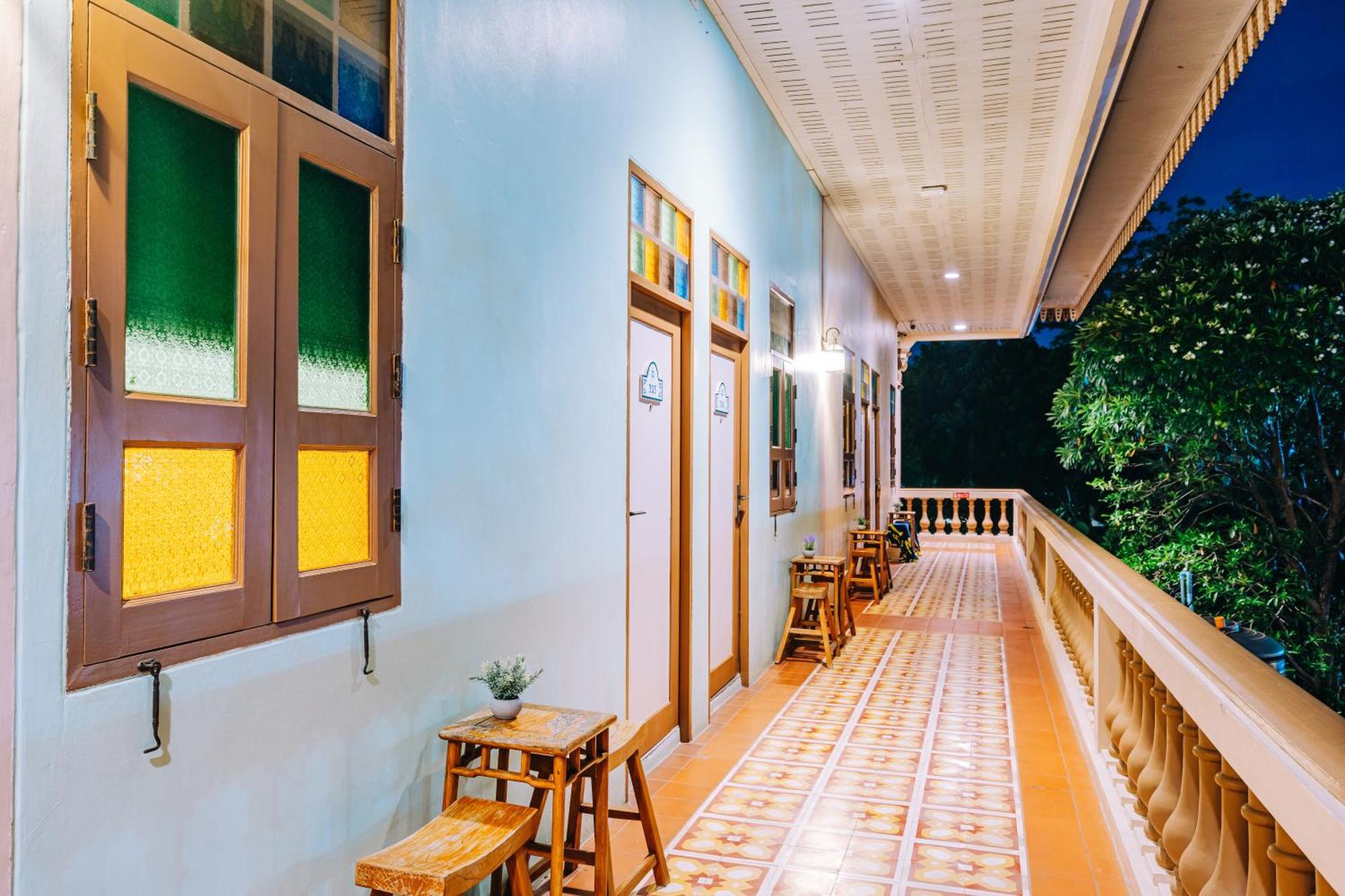 O'Nya Phuket Hotel Екстер'єр фото