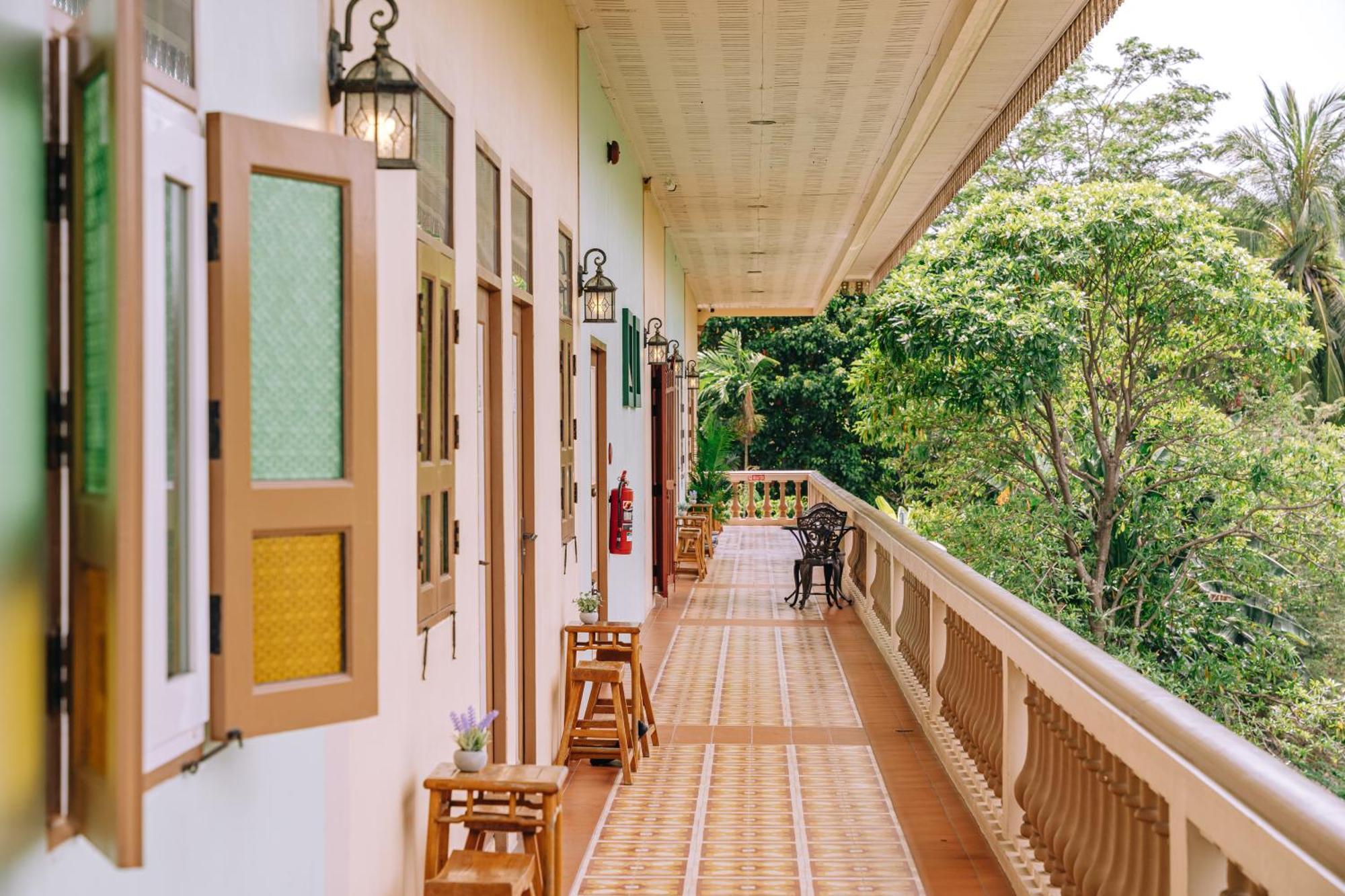 O'Nya Phuket Hotel Екстер'єр фото