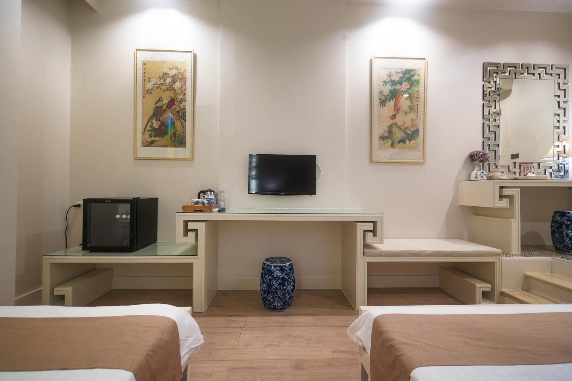 O'Nya Phuket Hotel Екстер'єр фото
