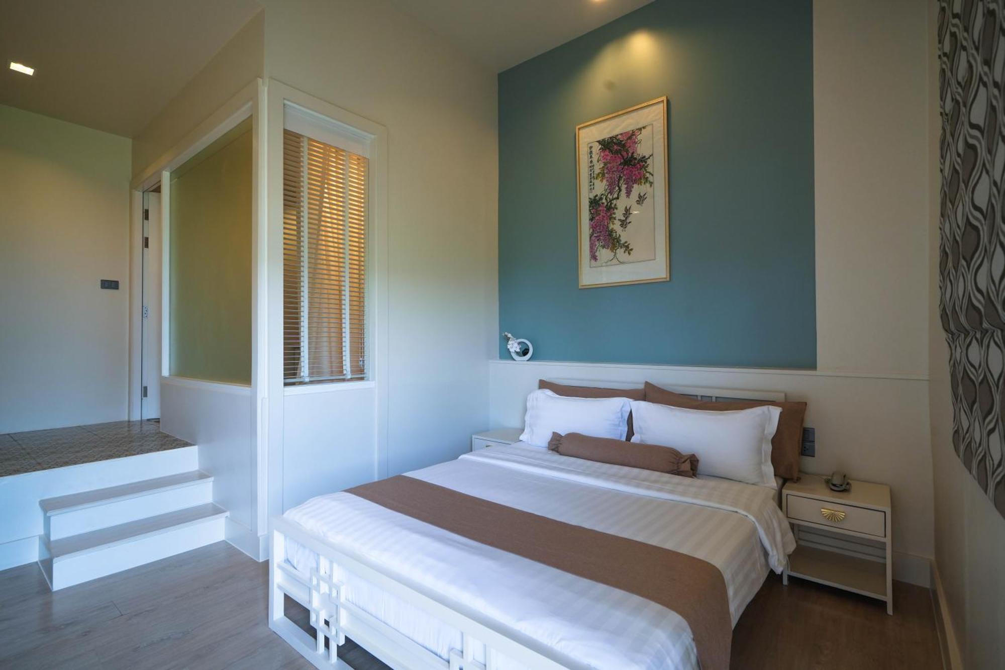 O'Nya Phuket Hotel Екстер'єр фото