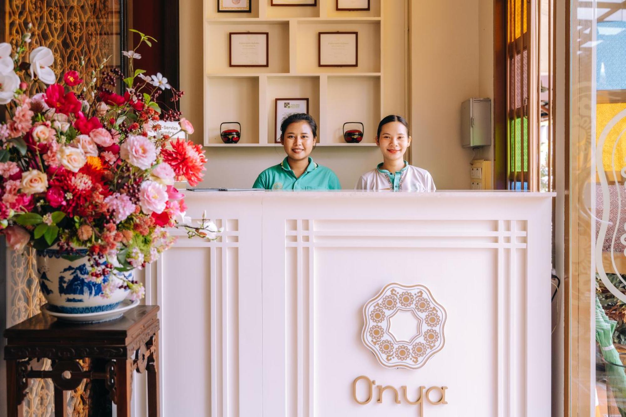 O'Nya Phuket Hotel Екстер'єр фото