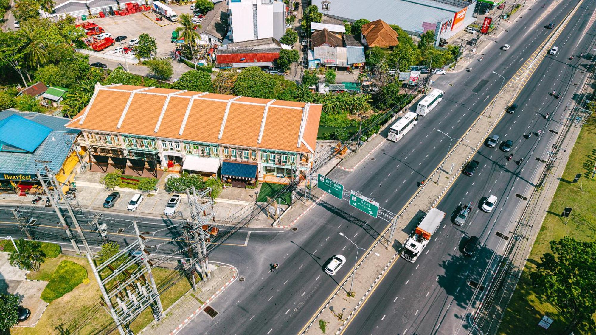 O'Nya Phuket Hotel Екстер'єр фото