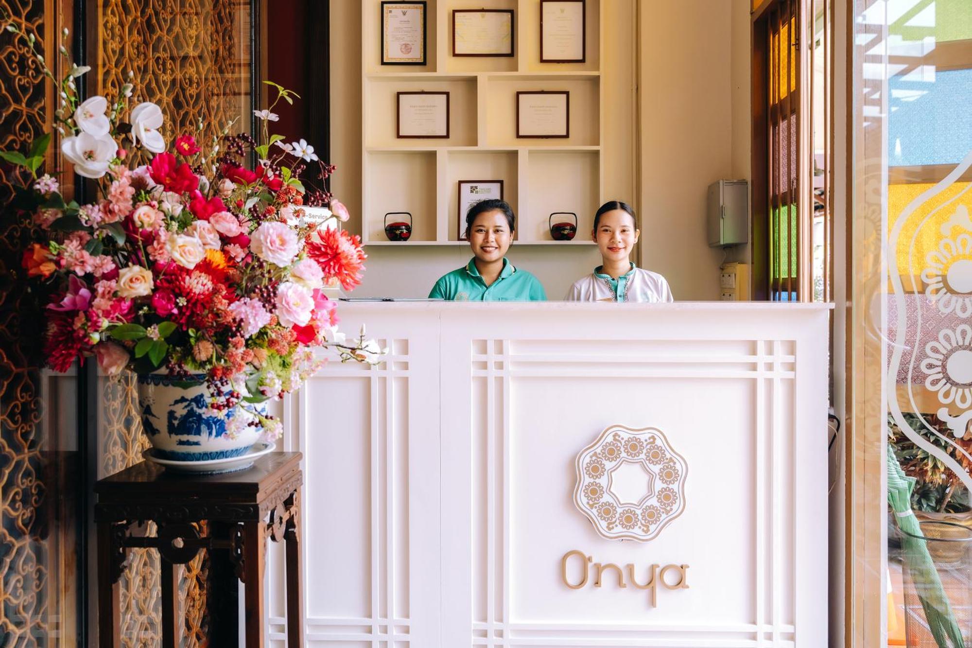 O'Nya Phuket Hotel Екстер'єр фото
