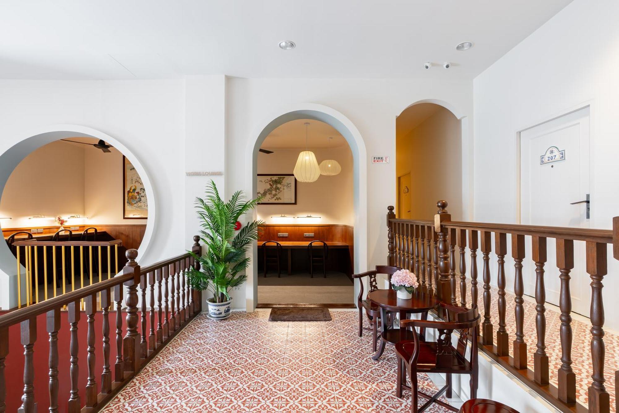 O'Nya Phuket Hotel Екстер'єр фото